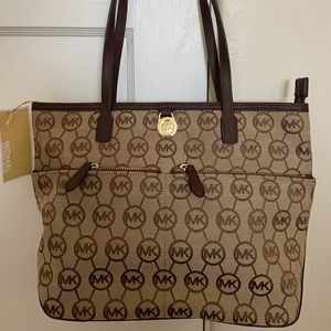 Michael Kors Tote,Brand New,Never Been Use,Lots of Pockets,Gold Zipper &Hardware